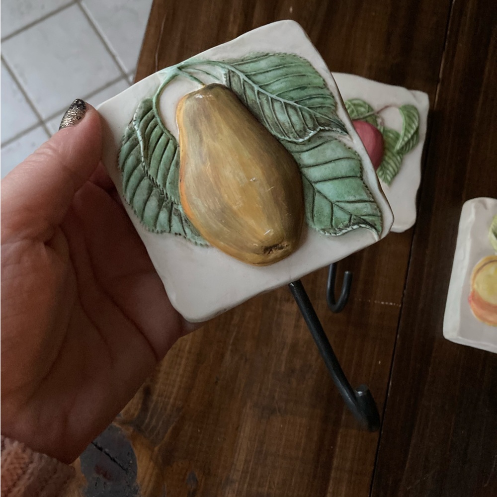 Set 3 Hen Feathers Resin Plaques/Wall Hooks. Pear, Peach, Apple. 3.5 x 3.5. - Picture 5 of 16